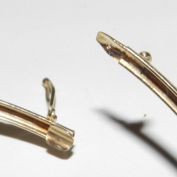 Bracelet 10K Yellow Gold Bangle with Hinged Safety Clasp - Picture 6 of 11